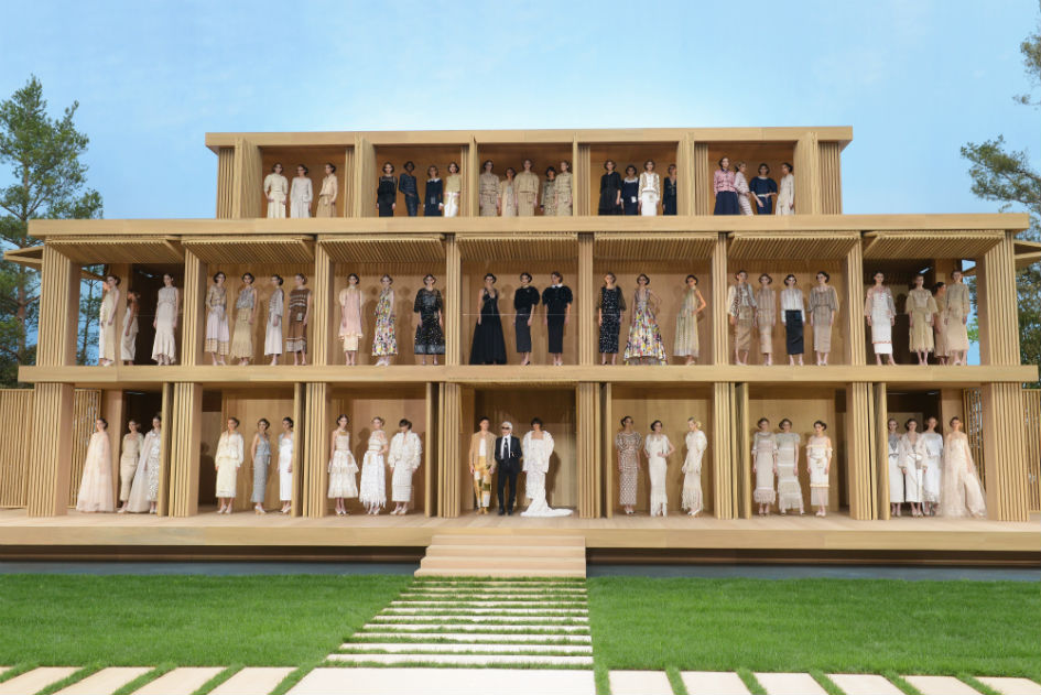 2016 Paris Couture Week Chanel's Minimalist Wood House (3)