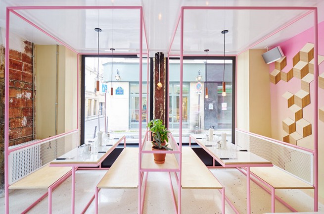 A Paris Restaurant That Serves Tasty Burgers And Colorful Interiors (18)