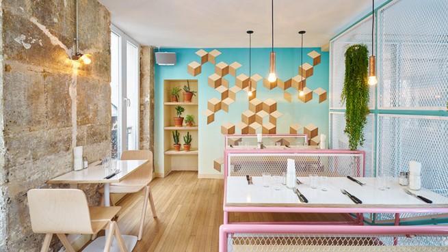 A Restaurant In Paris That Serves Tasty Burgers And Colorful Interiors (2)