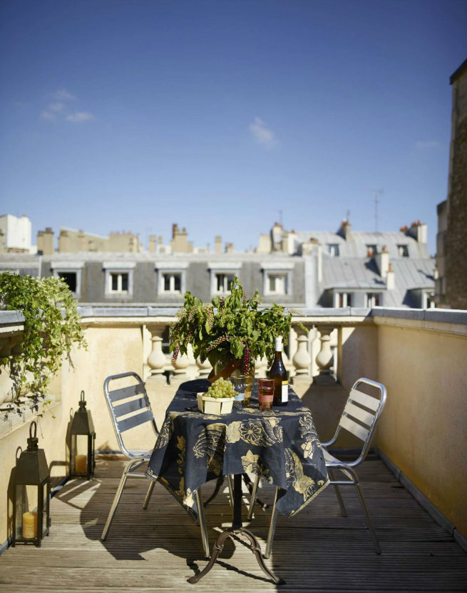 You Need To See the Interiors of This Rooftop Apartment in Paris