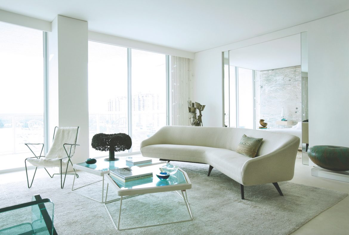 25 Contemporary Sofas for Parisian Homes