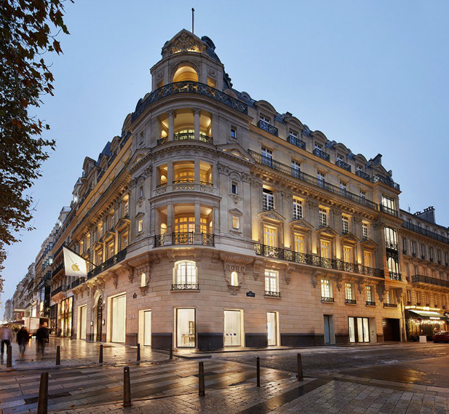 A Historic Building in Champs-Élysées is Home to a New Apple Store (3)